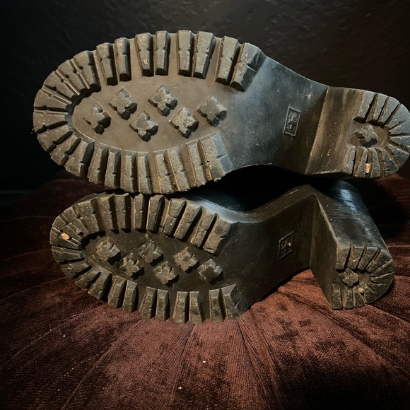 MAGDALENA WOMEN'S LEATHER HEELED CHELSEA BOOTS NOIR LABEL - Picture 8 of 8